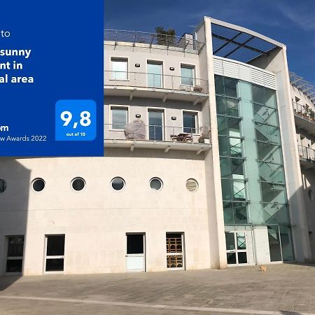 Modern Sunny Apartment In Residental Area Veneţia Exterior foto